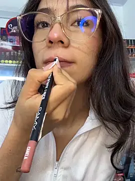 lunaluxury22 online show from February 17, 2:35 pm