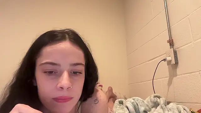 Snapshot of faithluvv chatting on January 6, 2:15 am faithluvv online show from January 6, 2:15 am