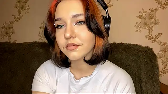 Snapshot of EmilyVeiro chatting on February 10, 8:24 pm EmilyVeiro online show from February 10, 8:24 pm