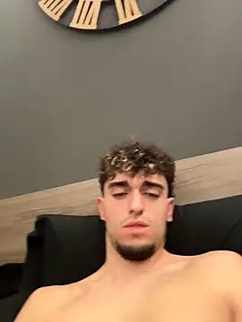 Snapshot of rich_papi chatting on December 18, 2:39 am rich papi online show from December 18, 2:39 am