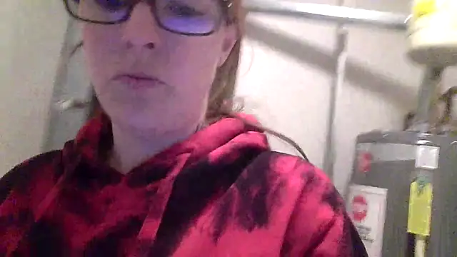 Snapshot of redremmi chatting on March 1, 3:58 pm redremmi online show from March 1, 3:58 pm