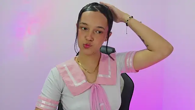 esme  online show from December 17, 11:33 pm