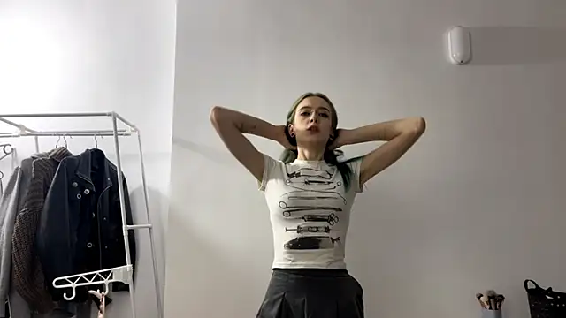 Snapshot of MerIeBremmer chatting on December 16, 5:07 pm MerIeBremmer online show from December 16, 5:07 pm