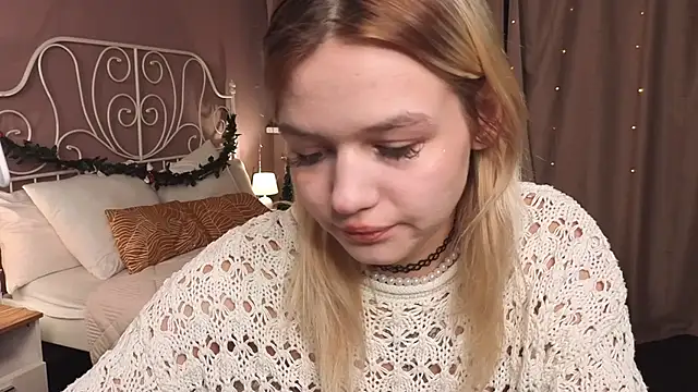 KianaVision online show from December 15, 5:44 am