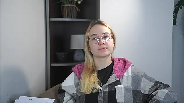 KenaLeski online show from December 14, 6:08 am