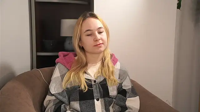 KenaLeski online show from December 16, 4:39 am