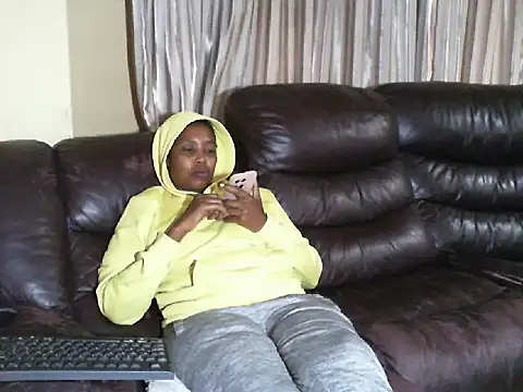 Snapshot of Caramel-goddess18 chatting on March 9, 7:01 am Caramel-goddess18 online show from March 9, 7:01 am
