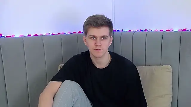 NickJohnas online show from February 8, 12:30 pm