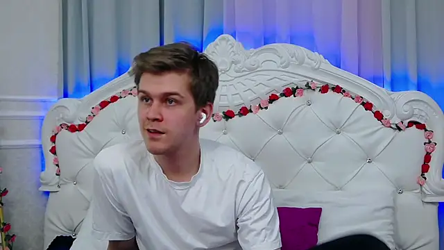 NickJohnas online show from April 15, 8:20 pm