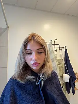 Snapshot of SilkyMira chatting on December 16, 1:49 pm SilkyMira online show from December 16, 1:49 pm