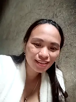 Snapshot of ngaytho004 chatting on May 10, 12:49 am ngaytho004 online show from May 10, 12:49 am