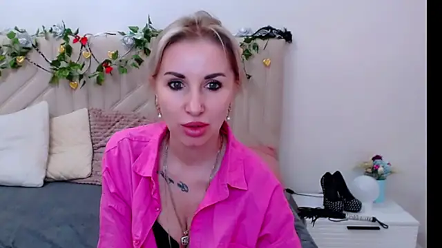 Hanna--Sweet online show from March 15, 1:28 pm
