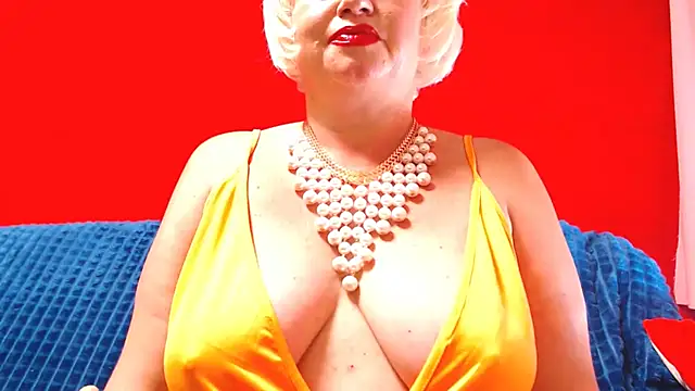 Snapshot of NaughtyMILF4UX chatting on July 11, 3:20 am NaughtyMILF4UX online show from July 11, 3:20 am