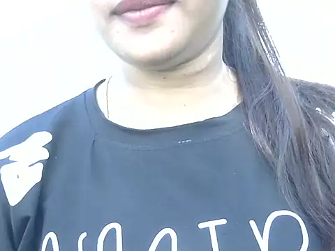 hot-riyaaa online show from February 10, 7:45 am