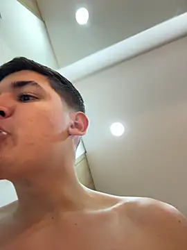 Snapshot of Valentino_ceratti chatting on December 15, 12:04 am Valentino ceratti online show from December 15, 12:04 am