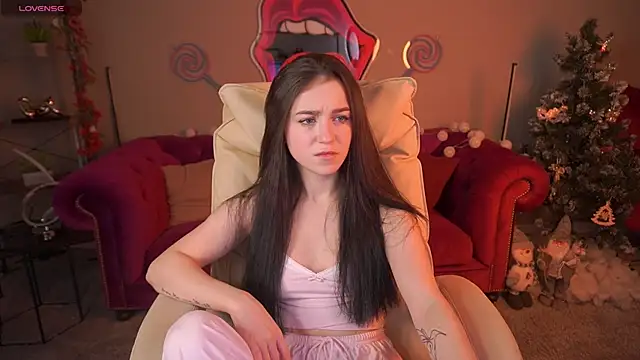 OliviaDesire online show from December 18, 9:43 pm