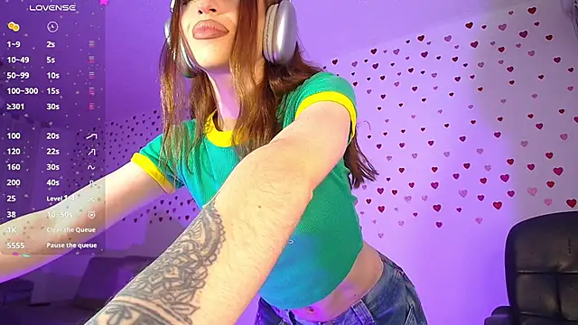 alina lee online show from February 10, 1:43 am