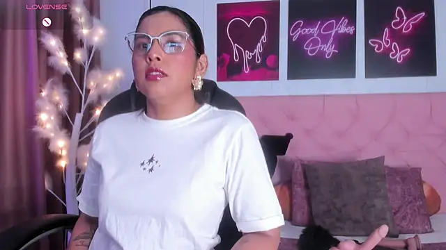 scarletbaker   online show from February 24, 3:21 pm