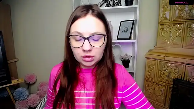 Snapshot of LiliaErmi chatting on December 15, 6:06 am LiliaErmi online show from December 15, 6:06 am