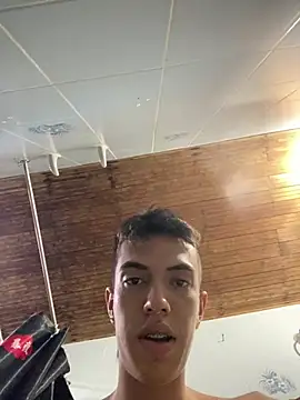 Snapshot of Juan_Gomezz26 chatting on April 13, 9:53 pm Juan Gomezz26 online show from April 13, 9:53 pm