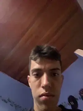 Snapshot of Juan_Gomezz26 chatting on April 15, 10:21 pm Juan Gomezz26 online show from April 15, 10:21 pm