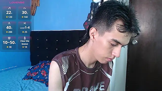 Snapshot of Juan_Gomezz26 chatting on May 14, 9:21 pm Juan Gomezz26 online show from May 14, 9:21 pm