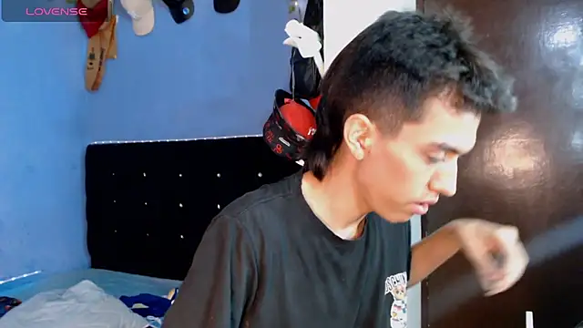 Snapshot of Juan_Gomezz26 chatting on May 17, 12:19 am Juan Gomezz26 online show from May 17, 12:19 am