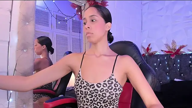 Perla dl online show from December 22, 10:29 pm