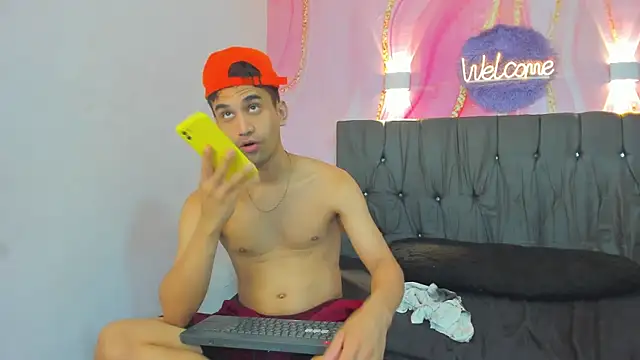 Snapshot of Hot_Boys_69 chatting on December 14, 12:54 pm Hot Boys 69 online show from December 14, 12:54 pm