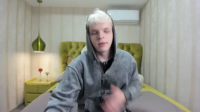 Snapshot of MillerBills chatting on December 17, 7:42 pm MillerBills online show from December 17, 7:42 pm