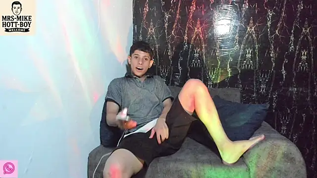 Mrs-mike-hott-boy online show from December 14, 3:45 am