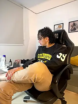 Snapshot of Jay_Taylor chatting on January 11, 10:37 pm Jay Taylor online show from January 11, 10:37 pm