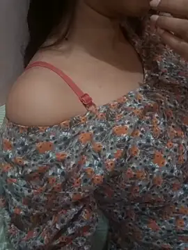 Snapshot of guddi_Jaaneman chatting on April 24, 4:37 am guddi Jaaneman online show from April 24, 4:37 am