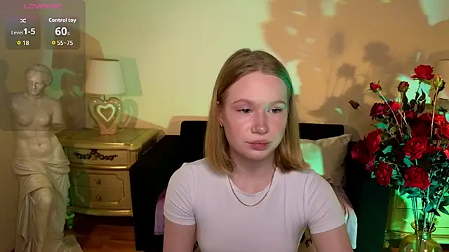 RebeccaLewis online show from December 15, 11:25 am