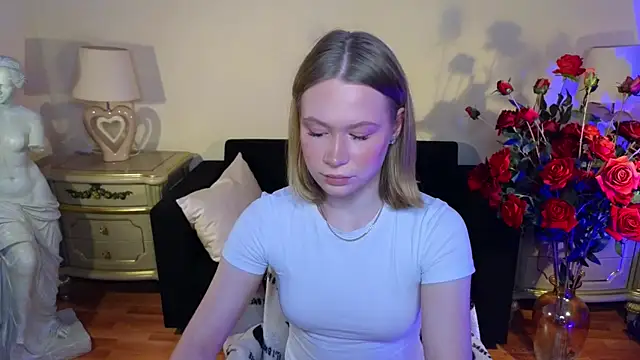 RebeccaLewis online show from December 16, 11:26 am