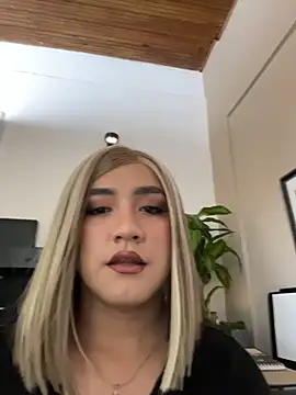 TaylorSweetI online show from June 7, 3:05 pm