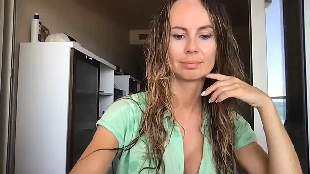 LeMilf online show from June 15, 9:55 am