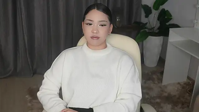 AyannaMilian online show from December 19, 9:27 am