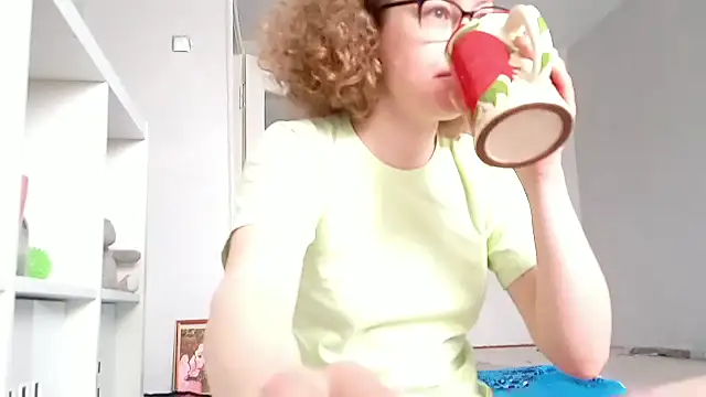 Snapshot of Alice_newhome chatting on April 28, 6:07 am Alice newhome online show from April 28, 6:07 am