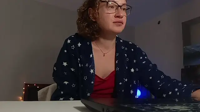 Snapshot of Alice_newhome chatting on May 26, 12:01 pm Alice newhome online show from May 26, 12:01 pm