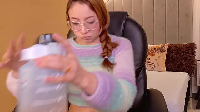 Snapshot of danielamilles chatting on January 10, 2:08 pm danielamilles online show from January 10, 2:08 pm