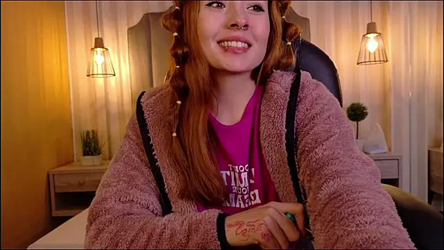 Snapshot of danielamilles chatting on February 5, 3:22 am danielamilles online show from February 5, 3:22 am