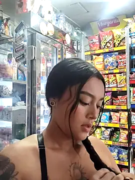 Snapshot of Naomism-- chatting on December 17, 8:04 pm Naomism-- online show from December 17, 8:04 pm