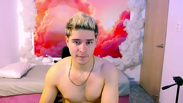 Snapshot of RayanLynxx chatting on December 15, 7:18 pm RayanLynxx online show from December 15, 7:18 pm