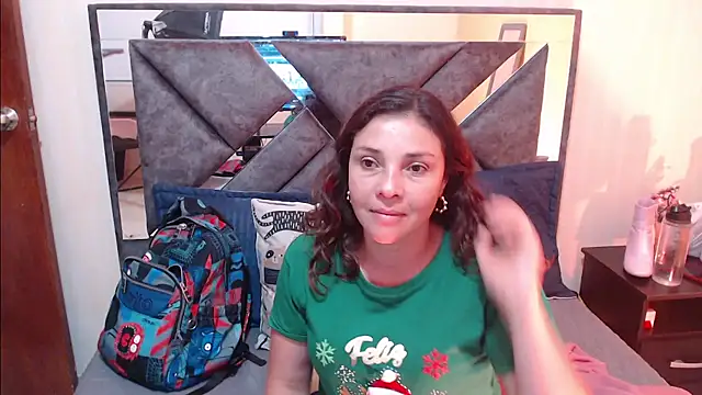 Snapshot of Natashaa_Clauss chatting on December 16, 11:43 pm Natashaa Clauss online show from December 16, 11:43 pm