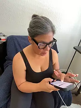Snapshot of BettyWhispers chatting on March 15, 6:25 pm BettyWhispers online show from March 15, 6:25 pm
