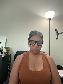 Snapshot of BettyWhispers chatting on May 4, 8:49 pm BettyWhispers online show from May 4, 8:49 pm