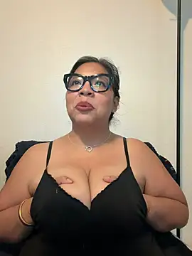 Snapshot of BettyWhispers chatting on May 13, 12:57 pm BettyWhispers online show from May 13, 12:57 pm