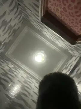 melaninpoppop online show from December 18, 1:22 am