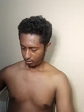 Snapshot of golosos2331 chatting on December 17, 12:05 am golosos2331 online show from December 17, 12:05 am